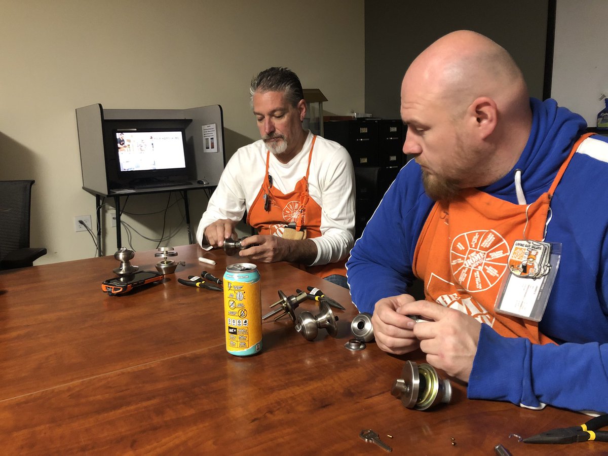 Robin Leonard tweet media