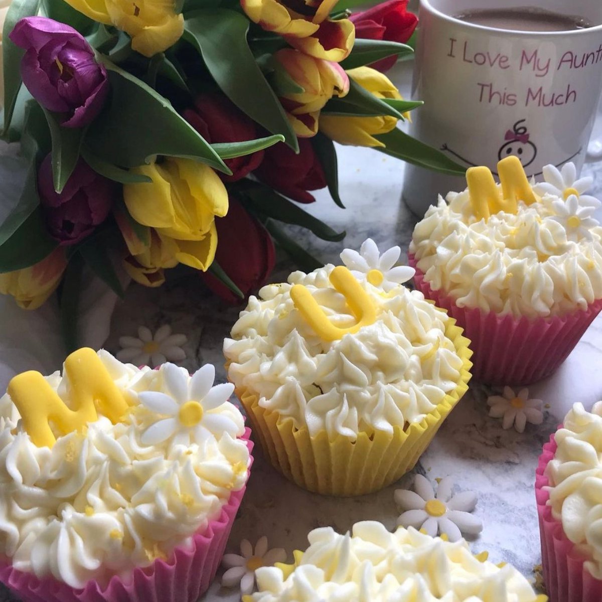Happy Mother's Day to all the mother figures in the world! 💛💞💛💞💛

Why not treat that special lady in your life with these cupcakes topped with a light lemon buttercream flavoured with Lemon Zest Spice Drops and some spring-inspired fondant? 💐

holylama.co.uk/collections/sp…