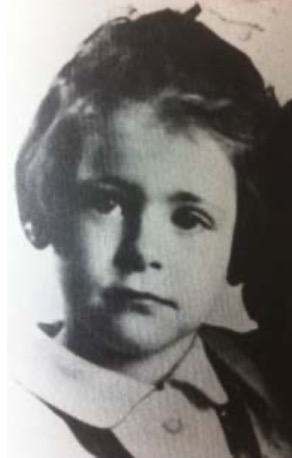 19 March 1939 | A French Jewish girl, Arlette Skalka, was born in Paris. 

She arrived at #Auschwitz on 23 August 1942 in a transport of 1,000 Jews deported from Drancy. She was among 892 people murdered after selection in a gas chamber.