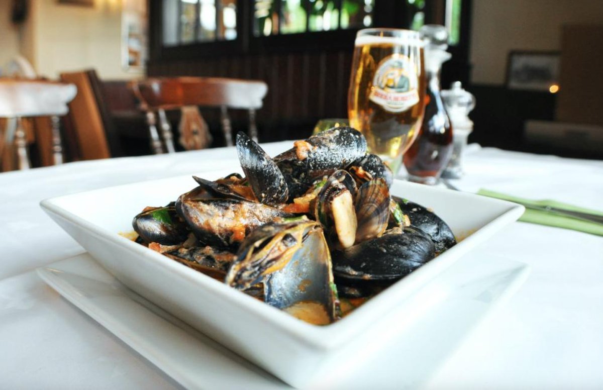 Time to think ahead to Easter 🐣... and what an egg-cellent move it would be to book a table to celebrate with the family at La Pergola 😉 Book now! #eatingout #Cambridge ow.ly/uL4M50MvV9Z