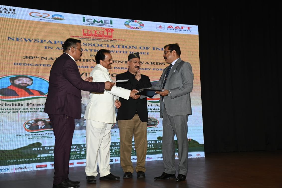 SanjaySingh_IPS's tweet photo. 30th NAI Achievement Awards
The #NewspaperAssociationOfIndia represents more than 4000 newspapers
The credibility of newspapers is based on their ability to be factual, objective, unbiased and neutral regardless of the journalist’s opinion or personal belief on issues & events. https://t.co/D8uoxALW37