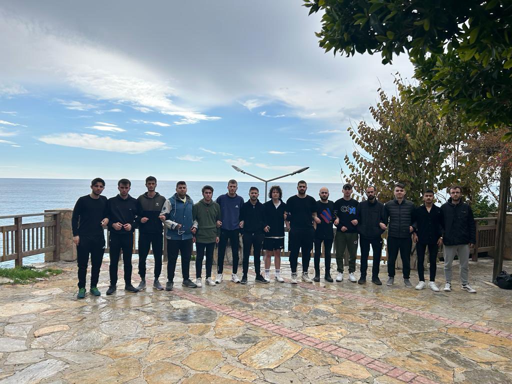 ogunerdincc's tweet photo. yan yana ayrı yazılır biz sizinle sımsıkıyız https://t.co/s4KpIn0Agr