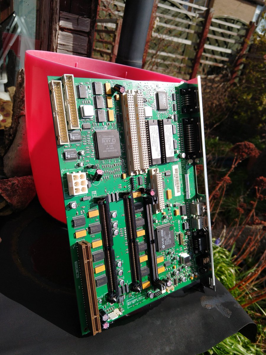 philpem's tweet image. them on StrongARM) #acornrisc #riscpc (2/2)