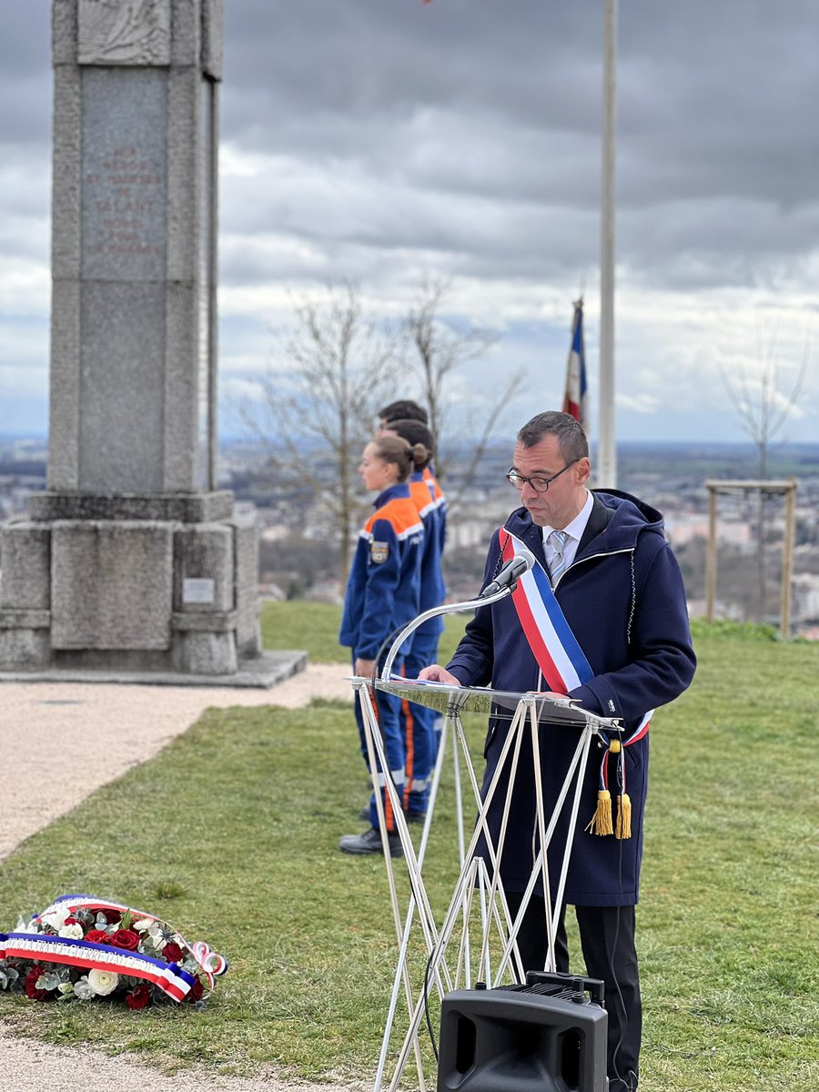 VilledeTalant's tweet photo. Ce matin à Talant : Commémoration de la Journée nationale du souvenir et de recueillement à la mémoire des victimes civiles et militaires de la guerre d’Algérie et des combats en Tunisie et au Maroc https://t.co/FNnHetutM8