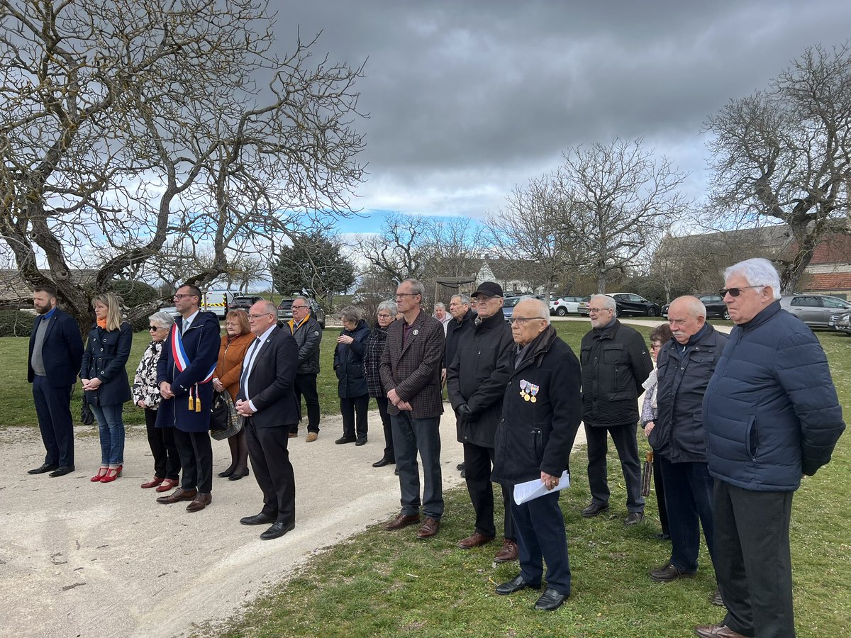 VilledeTalant's tweet photo. Ce matin à Talant : Commémoration de la Journée nationale du souvenir et de recueillement à la mémoire des victimes civiles et militaires de la guerre d’Algérie et des combats en Tunisie et au Maroc https://t.co/FNnHetutM8