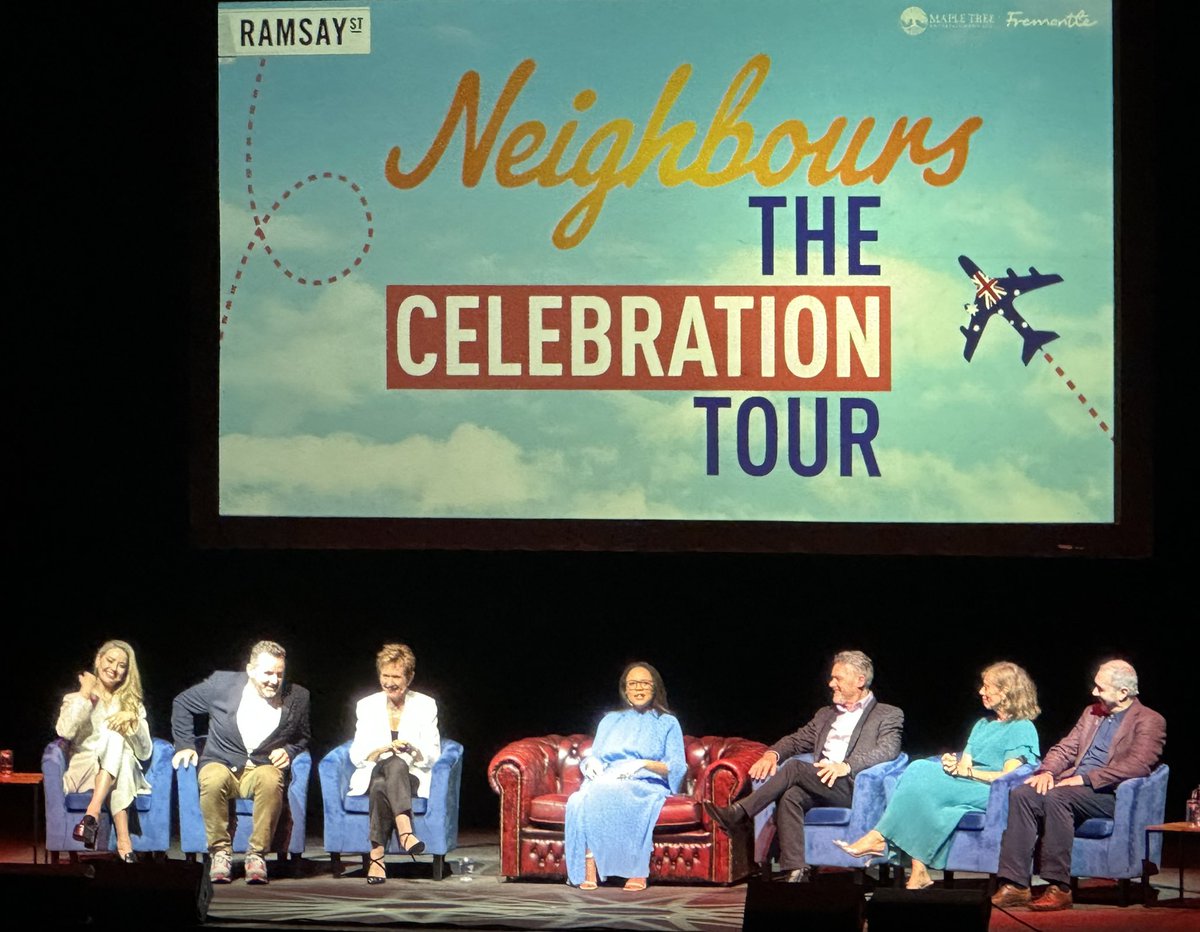 ItsDarrenDazzle's tweet photo. When Neighbours came to town last night! #Neighbours #Neighbourstour #theperfectblend https://t.co/kgBrPmrrn0