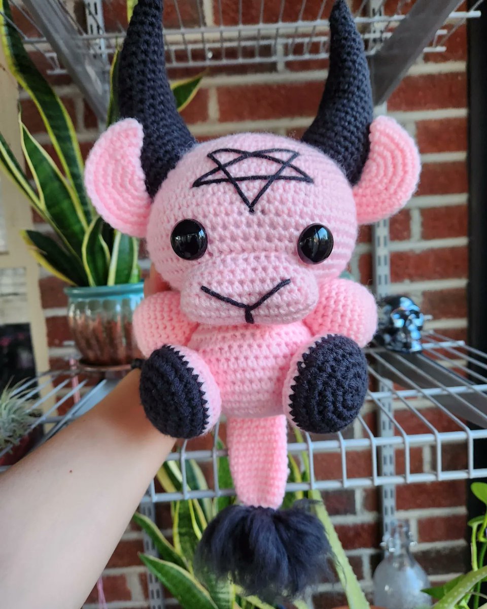 🖤 Happy Sunday!! 🖤

This baby will be available in my store tomorrow!!! 

I am thinking of doing 5pm EST as the drop time but I will announce it officially tomorrow! Be on the look out if you don't want to miss it!! 

etsy.com/shop/Crochetin…