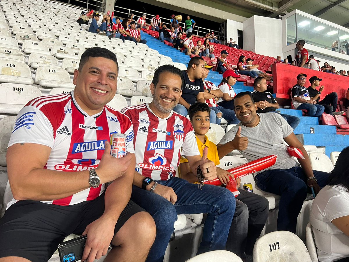 pablogonzale11's tweet photo. Más d lo mismo mu @JuniorClubSA 🇱🇷🦈del alma
25 minutos buenos, con intensidad y un Golazo...pero animicamente algo pasa
#LeiderBerdugo q jugador calidoso a #DidierMoreno no entiendo xq lo putean, ests en todas las jugadas #FreddyHinestroza muy lento #Berrio y #Brayan🦁 maalos(1) https://t.co/j1XOf9rfs5