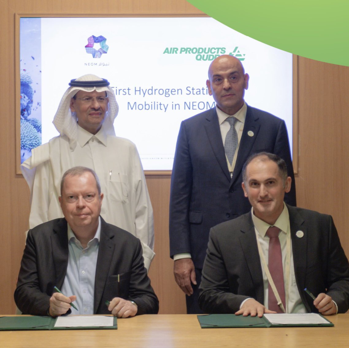 apqudra's tweet photo. Air Products Qudra announced it has signed an agreement with @ENOWA_NEOM to build, own and operate #NEOM's first #hydrogen station. The initiative will help to #decarbonize heavy modes of transport in @NEOM, covering buses and heavy-duty trucks. 

https://t.co/KiqPUp8zEV https://t.co/MMbSCS2Fa8