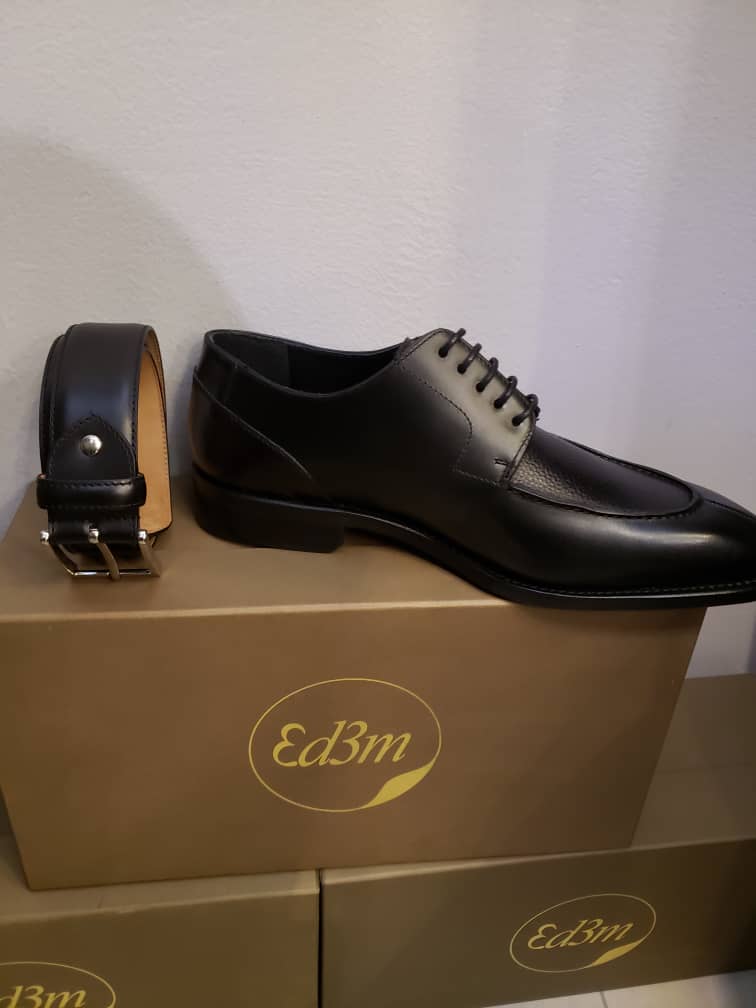 Commi_NASSINI's tweet photo. Un honneur et un plaisir pr moi de déc. la maison #EDEMSHOES ce 18/03/23, initiative d'une jeune Togolaises aux mille talents!
Ing. génie civil, elle brise davantage les codes en se hissant au sommet de la #Cordonnerie - #Maroquinerie.
Allons tous à sa découverte !
@Tgtwittos https://t.co/rb87OcjKQ2