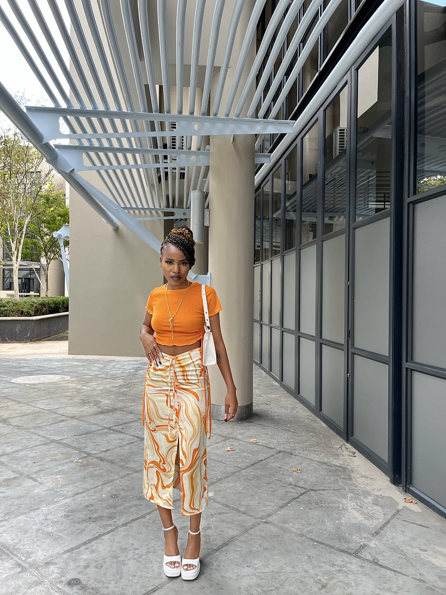 Plight_A's tweet photo. Sundays are for long skirts .😚 https://t.co/xr0BbUzxWc