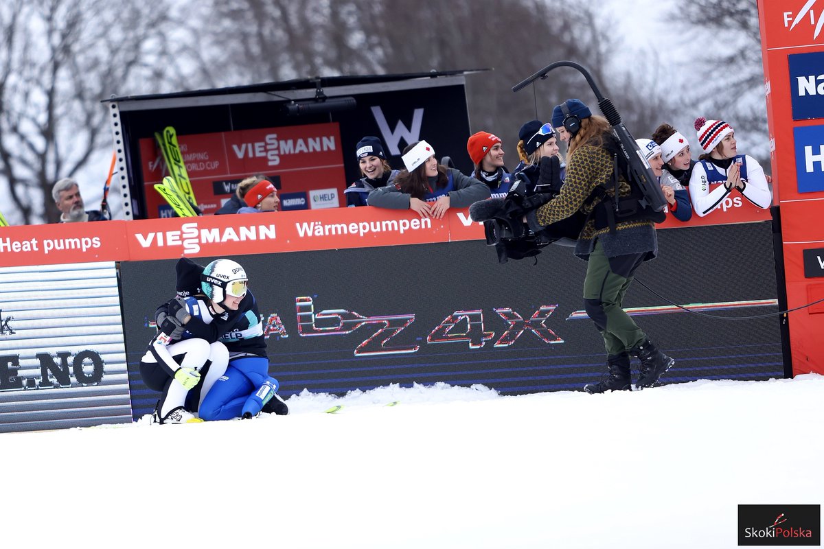 SkokiPolska's tweet image. Panie zapisały dziś wielką kartę w historii żeńskich skoków narciarskich 😊⛷ 15 zawodniczek otworzyło nową erę oficjalnych żeńskich lotów konkursem w #Vikersund ✈️

1. Ema #Klinec 🇸🇮
2. Silje #Opseth 🇳🇴
3. Yuki #Ito 🇯🇵

📸 Julia Piątkowska #SkokiPolska #skijumpingfamily