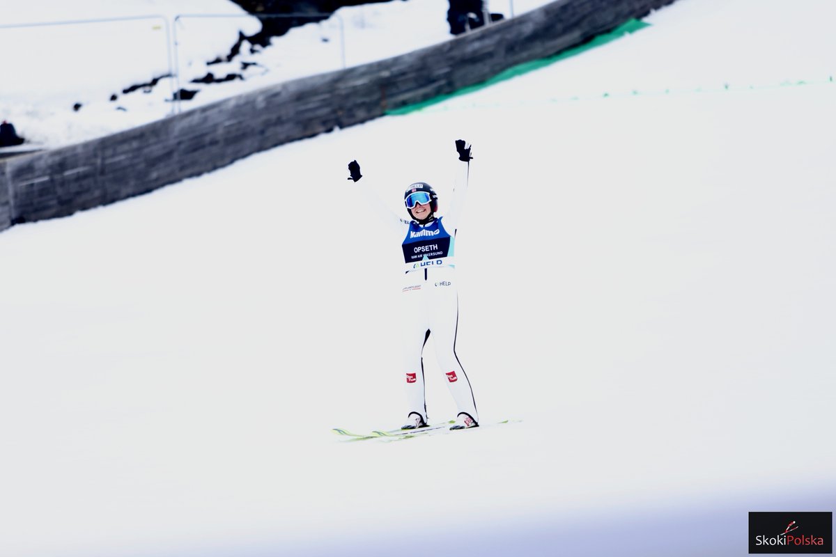 SkokiPolska's tweet image. Panie zapisały dziś wielką kartę w historii żeńskich skoków narciarskich 😊⛷ 15 zawodniczek otworzyło nową erę oficjalnych żeńskich lotów konkursem w #Vikersund ✈️

1. Ema #Klinec 🇸🇮
2. Silje #Opseth 🇳🇴
3. Yuki #Ito 🇯🇵

📸 Julia Piątkowska #SkokiPolska #skijumpingfamily
