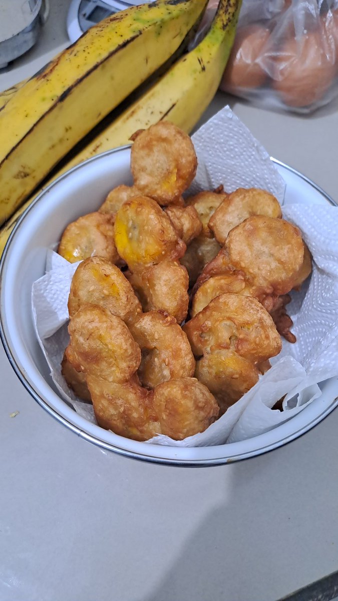 Manis gurih renyah, cemilan yg enak, pas jg buat takjil alias menu berbuka 😅

Aku BM Pisgor Madu Bu Nanik, jd aku bikin sendiri aja walau enggak mirip sama sekali 🤭 Inspired by Pisgor Bu Nanik, tp ini aku kasi wijen biar guriiiih ❤️

Pisang Goreng Madu Wijen

🍌Utas Resep🍌