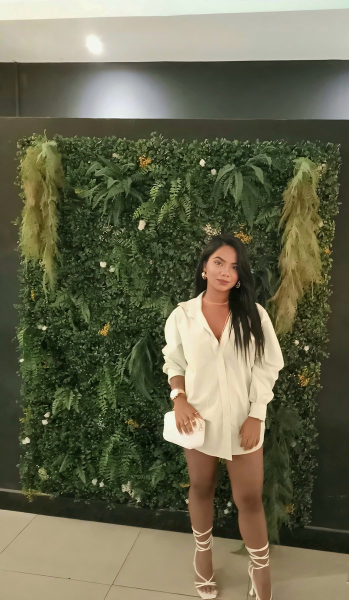 _julymaa's tweet photo. postando em todas as redes pq o look merece 💚🤍 https://t.co/81EHGxRFbv