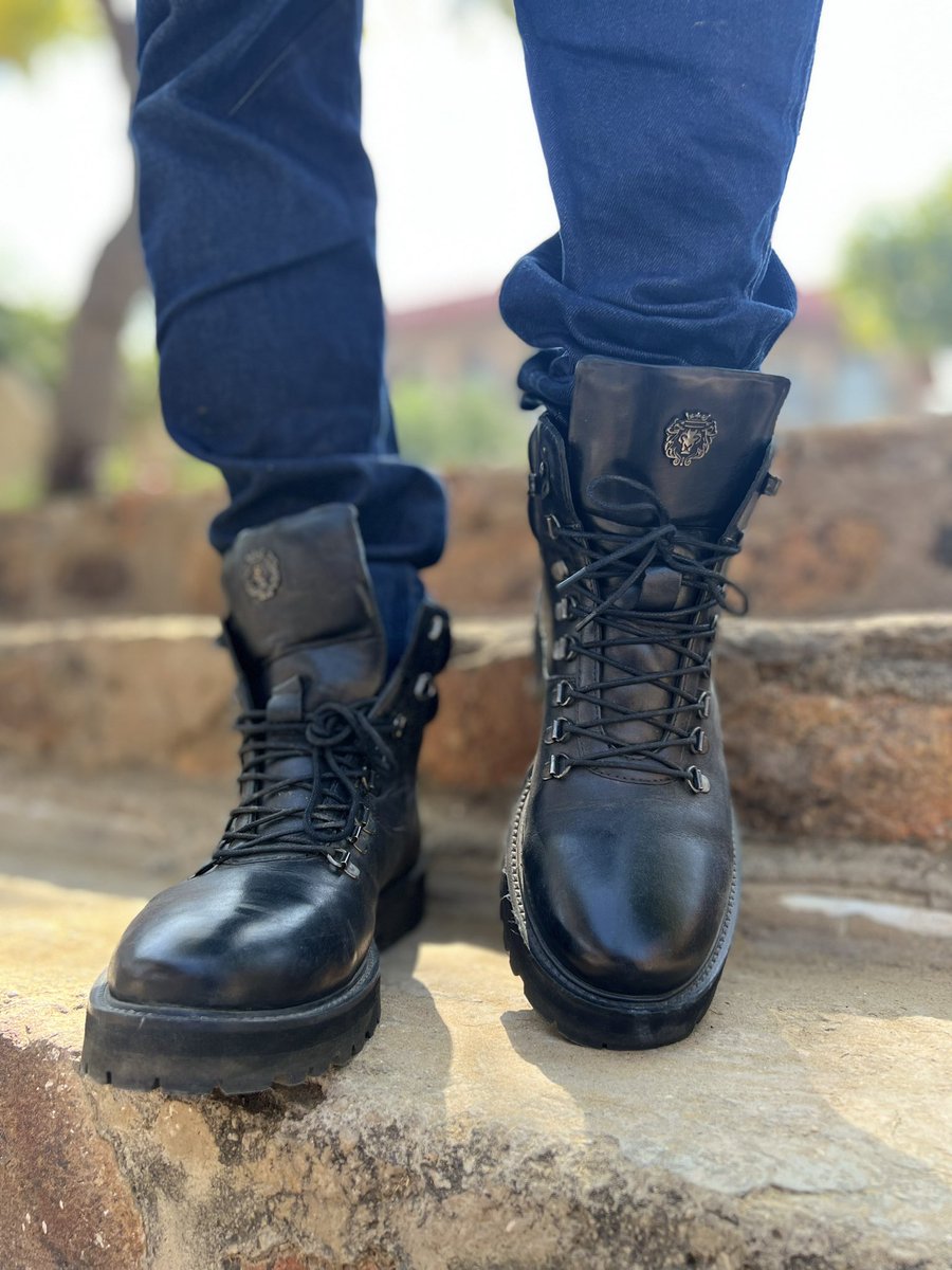 gurruchoudhary's tweet photo. I make shoe connect before eye contact . https://t.co/yyGaDwApwA