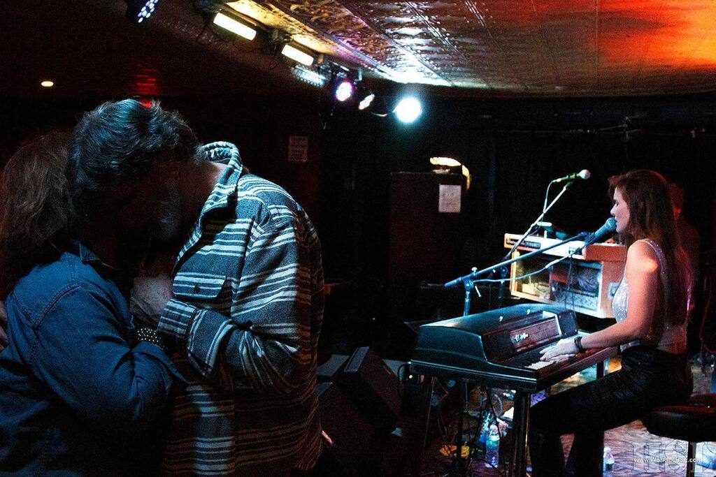 WorldOfHSL's tweet photo. Nice moment during @katiehenrymusic’s set at the @stanhopehouse
🎸
#katiehenry #katiehenrymusic #stanhopehouse #stanhopenj #bluesrock  #livemusic #njlivemusic #concertphotography #nj #newjersey #canon #canon7D #canonphotographer #teamcanon #WorldOfHSL… https://t.co/ZkWBVqne9C https://t.co/nPzfxI4Zih