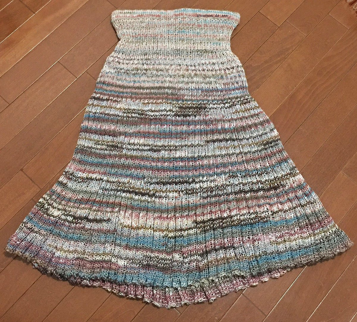 今回は以前に編んだニットスカートの別カットです📷

#handmade
#ハンドメイド
#手づくり
#手作り
#手仕事
#てしごと
#knitting
#ニット
#輪針
#棒針
#ソックヤーン
#knittinglove
#sockyarn
#ニットスカート
#スカート
#knitskirt 
#skirt