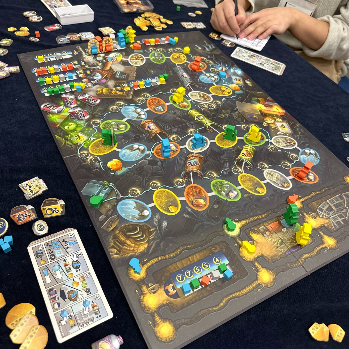 upgss's tweet image. 昨日はボドゲ会へのご参加ありがとうございました！浦和会場にて21名のご参加。重量級から小箱系なども含め22タイトル以上のゲームを遊びました。ご参加の皆さまありがとうございます😊 次回は4/8(土)＠浦和にて開催です。ツイプラは近日中に。。
#boardgame
#UPGS部会 #141st
#UPGSS #urawa