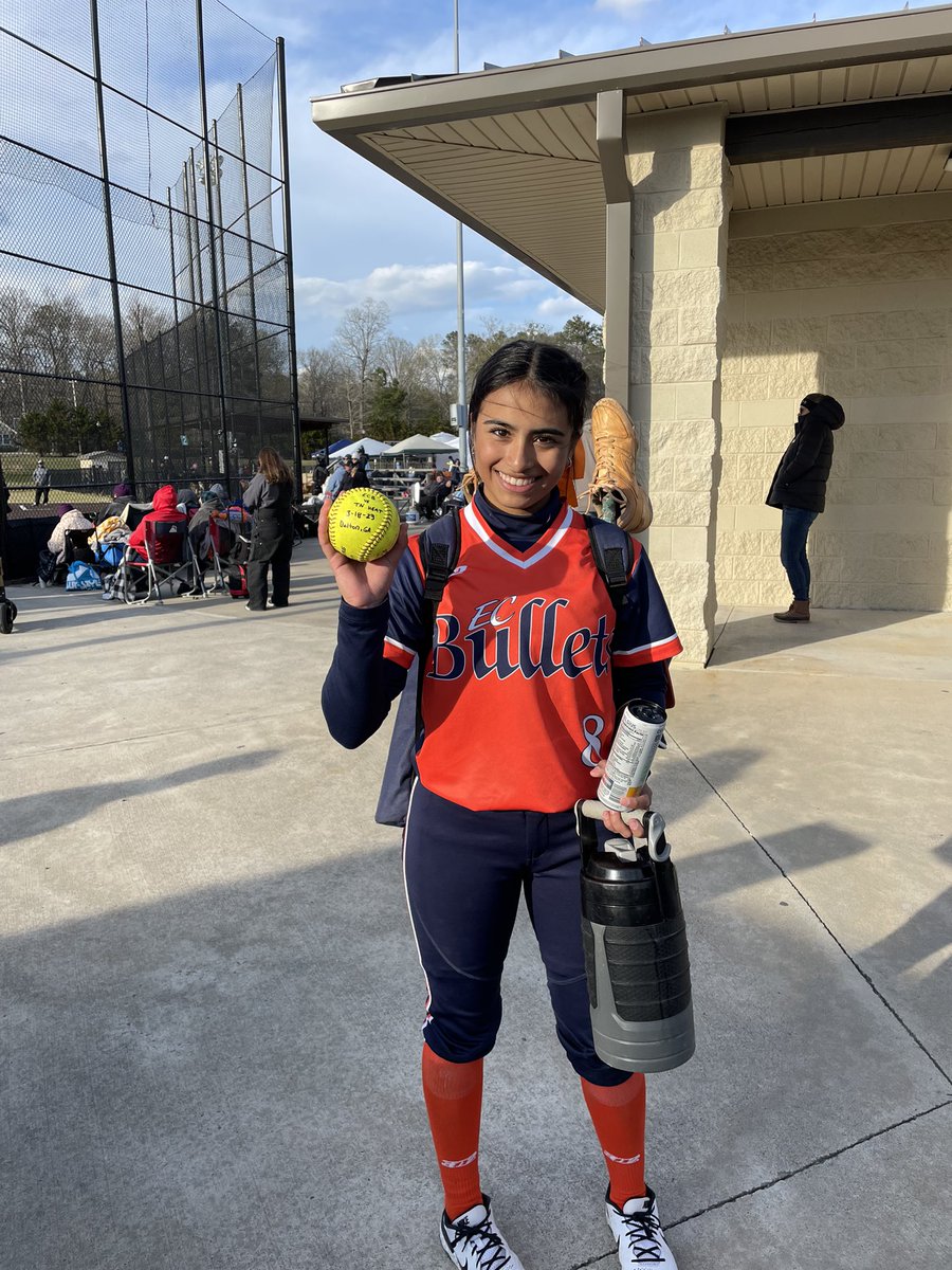 BulletsAdams16U's tweet photo. DINGER POST 💥

Emma with the OPPO-TACO DINGER to tie the game!! 💪🏼 We are so proud of her!! 🧡💙

More stats and highlights to come from this weekend!

#Ecbullets08 #coolpoints https://t.co/aZJdABHS6T