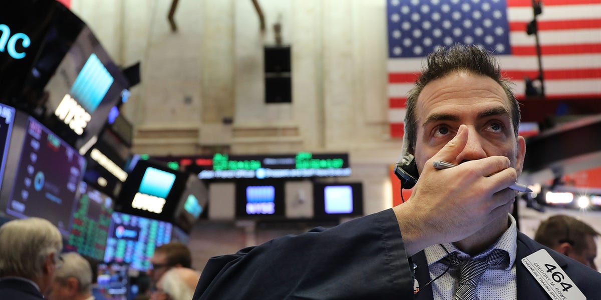 JimmCarr's tweet photo. Here's why the Silicon Valley Bank crash has made a recession much more likely in 2023 https://t.co/Chn4Pno8By https://t.co/vQGf8apFIg