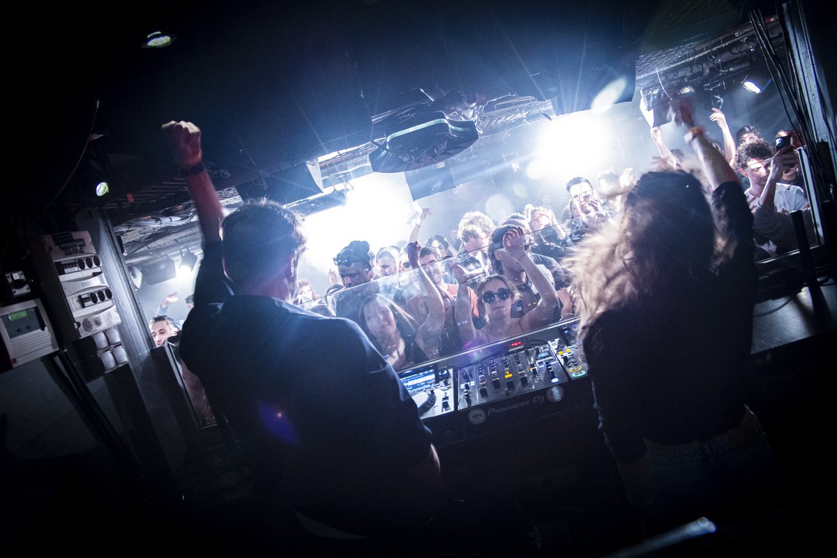_ThePilgrim_'s tweet photo. Creeds et Hélène Ka au Rex Club 🔉 https://t.co/tG3afcBWnD