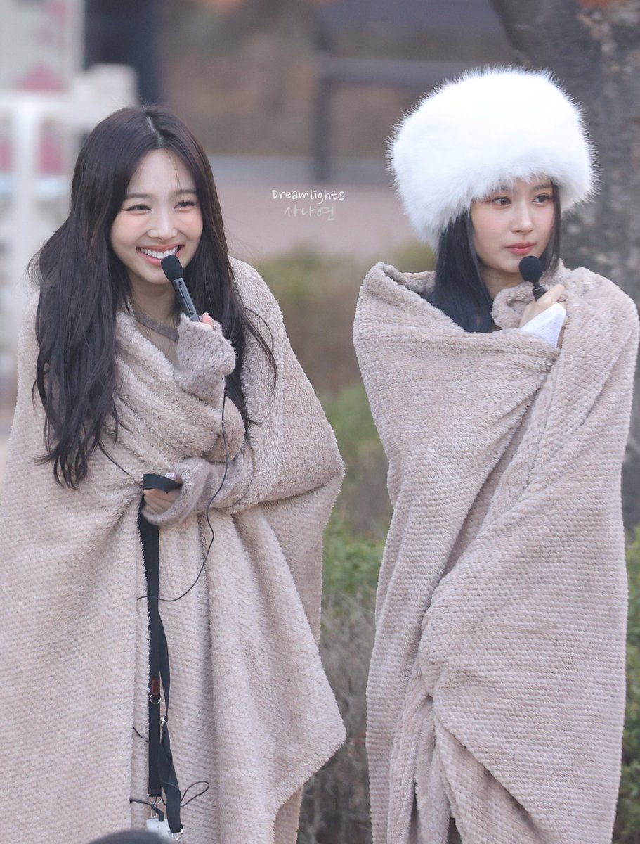 230319 미니팬미팅 🫶🏻
#트와이스  #TWICE          
#나연 #사나 #NAYEON #SANA #ナヨン #サナ #사나연