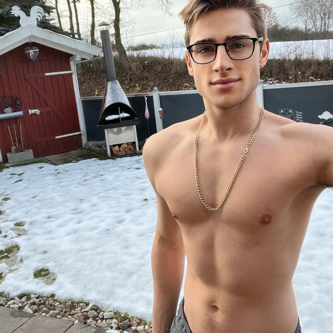 Jonasheyy's tweet photo. 90% off my only fans
Link in my bio 😄 https://t.co/FE7Q2KOvRO