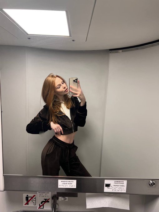 On the train🚊Where do you want to go right now?😏 https://t.co/ZSCxHz9Yk9