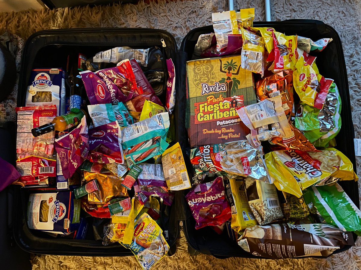 iviloopy's tweet photo. Mis papás me vinieron a visitar y parece que lograron empacar todo Costa Rica en una maleta. 🥰

Lo q había que meter a la refri como queso turrialba, tamales, arracache, natilla, chiliguaro, etc. ya no está en la foto. https://t.co/t4Sv3ZdFFc
