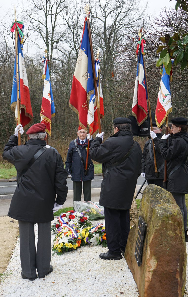 Prefet77's tweet image. #NoublionsJamais | En ce #19Mars, journée du souvenir et du recueillement, le @Prefet77, aux côtés des élus, a honoré la mémoire des victimes civiles et militaires de la guerre d'Algérie et des combats au Maroc et en Tunisie, lors d'une cérémonie à #DammarieLesLys.