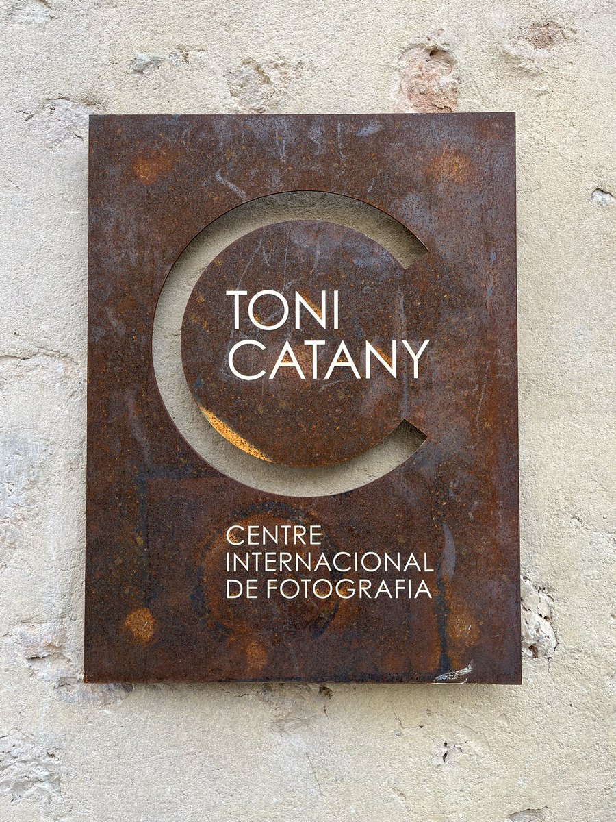 SoundWave2008's tweet photo. Inauguración Centro internacional de fotografía Toni Catany https://t.co/98McjRYQCs