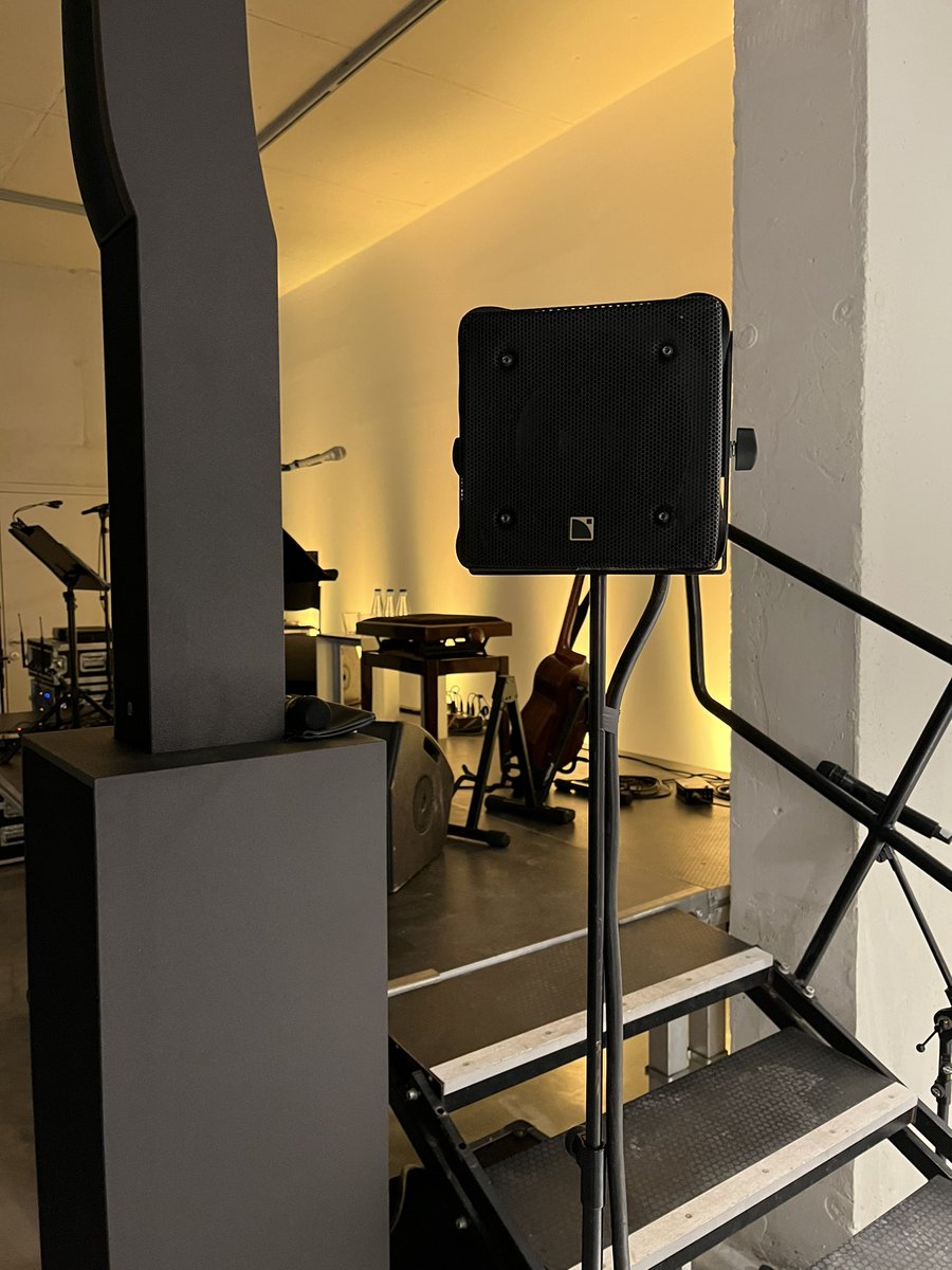 SoundWave2008's tweet photo. Inauguración Centro internacional de fotografía Toni Catany https://t.co/98McjRYQCs