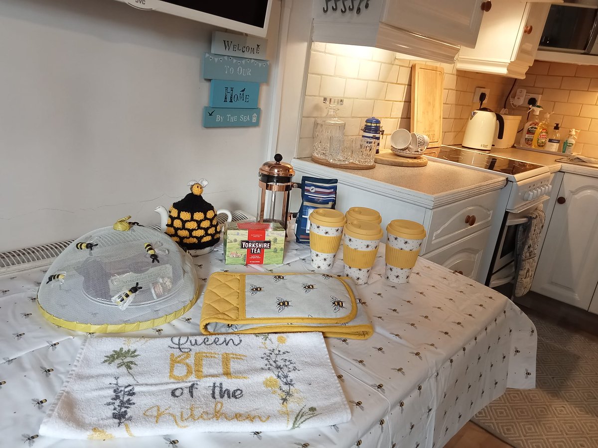 burnharbour's tweet photo. #Robinhoodsbay cottage #dogfriendly #freshcoffee #yorkshiretea #bees #yorkshire #dogsstayfree #attentiontodetail #cottages #northyorkmoors https://t.co/jJ1ed2KKQc