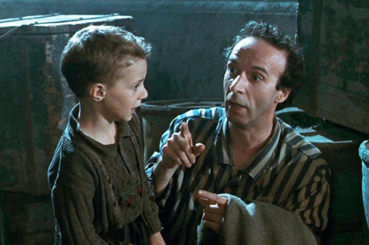 comculturaearte's tweet photo. Bom dia do pai!

“La vita è bella” (1997), filme de  Roberto Benigni https://t.co/pKrpW9639Z