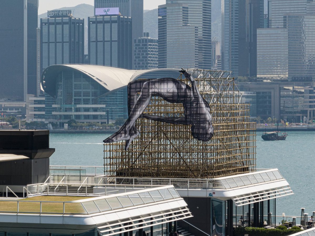 chungfun's tweet photo. A new JR installation in Hong Kong is worrying some feng shui masters. @VivienneChow https://t.co/TLFZx73VX5 https://t.co/zfgkPn0lJV