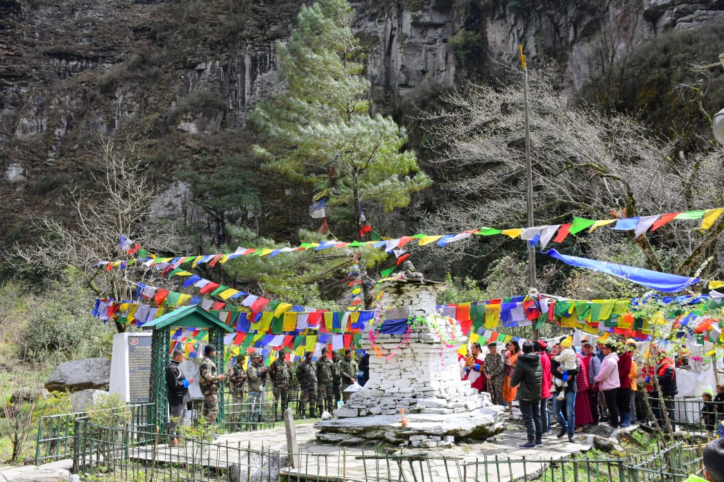 GajrajCorps_IA's tweet photo. #GorsamKoraFestival2023 started with traditional hymns reverberating from #Gorsam_Chorten to #Holy_tree at #Khinzemane & homage at #NamkaChuWarMemorial. #IndianArmy joined the celebrations.
@adgpi
@easterncomd
@MyGovArunachal https://t.co/KL36v8uADl
