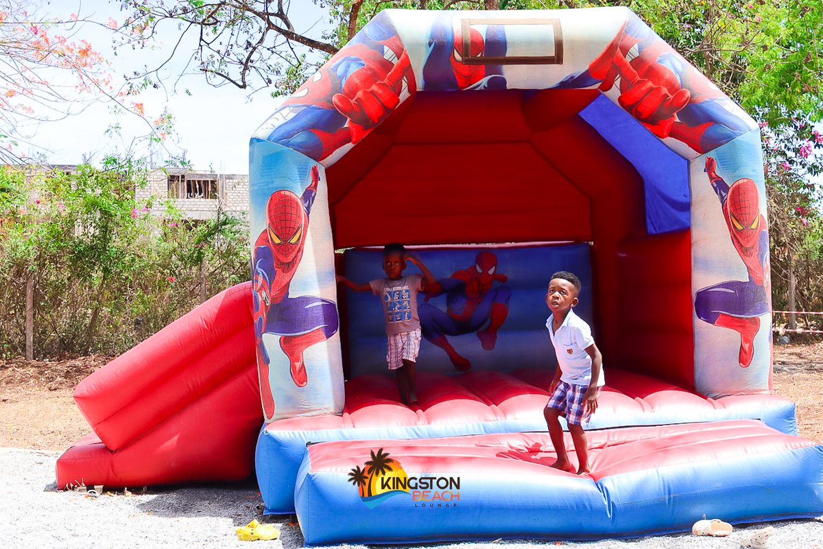 LoungeKingston's tweet photo. Happening Now! Itβs Sunday FunDay Here at Kingston. π°π π’
Bring your Kids for some quality time. Enjoy the best ambience, amazing cuisines and Happy Hour Offers.
#KingstonLife #SundayFunDay #FamilyTime #BouncingCastle #BeachVibes #Food #Ambience Mombasa Kenya https://t.co/bz79mdnBi2