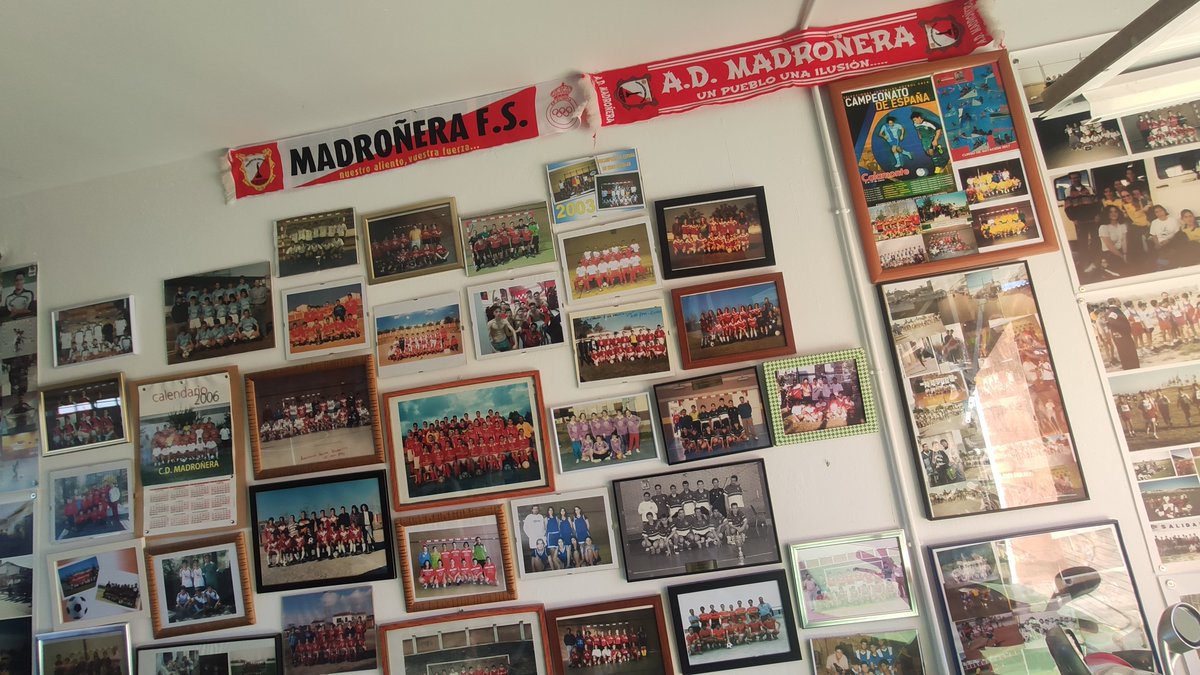 FedExFutbol's tweet photo. 📢Desde @FedExFutbol agradecemos enormemente al Ayuntamiento de Madroñera y al @ADMadroneraFS todas las facilidades brindadas en la organización de la 🏆Copa de Extremadura Femenina de Fútbol Sala.

🙌¡Gracias equipazo!🙌

#CopaFutsalEX
#JugamosEnEquipo https://t.co/60CCE9vJuB