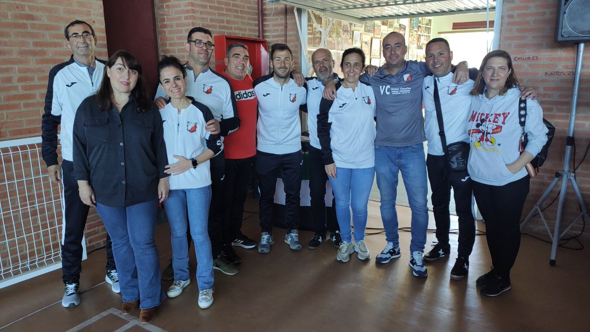 FedExFutbol's tweet photo. 📢Desde @FedExFutbol agradecemos enormemente al Ayuntamiento de Madroñera y al @ADMadroneraFS todas las facilidades brindadas en la organización de la 🏆Copa de Extremadura Femenina de Fútbol Sala.

🙌¡Gracias equipazo!🙌

#CopaFutsalEX
#JugamosEnEquipo https://t.co/60CCE9vJuB