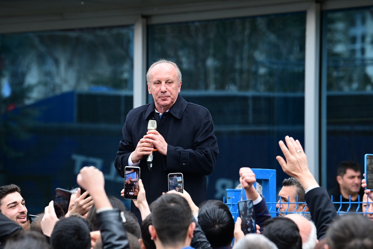 vekilince's tweet photo. Kavga etmeyeceğiz, barışacağız, kucaklaşacağız. Kutuplaşmaya son verip; sevgi, samimiyet ve inançla başaracağız. Türkiye'yi aydınlık günlere birlikte çıkaracağız, hep birlikte. Teşekkürler gençler 💙 https://t.co/7x0pmK2dgP