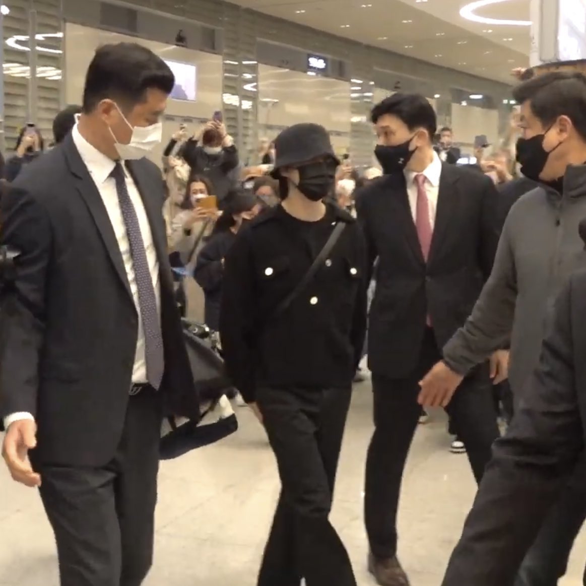 swectpiie's tweet photo. jikook/kookmin sometweet au

— bodyguards

from keluarga cemara jeon mimi tiktokers series https://t.co/IGz8l4XeNt