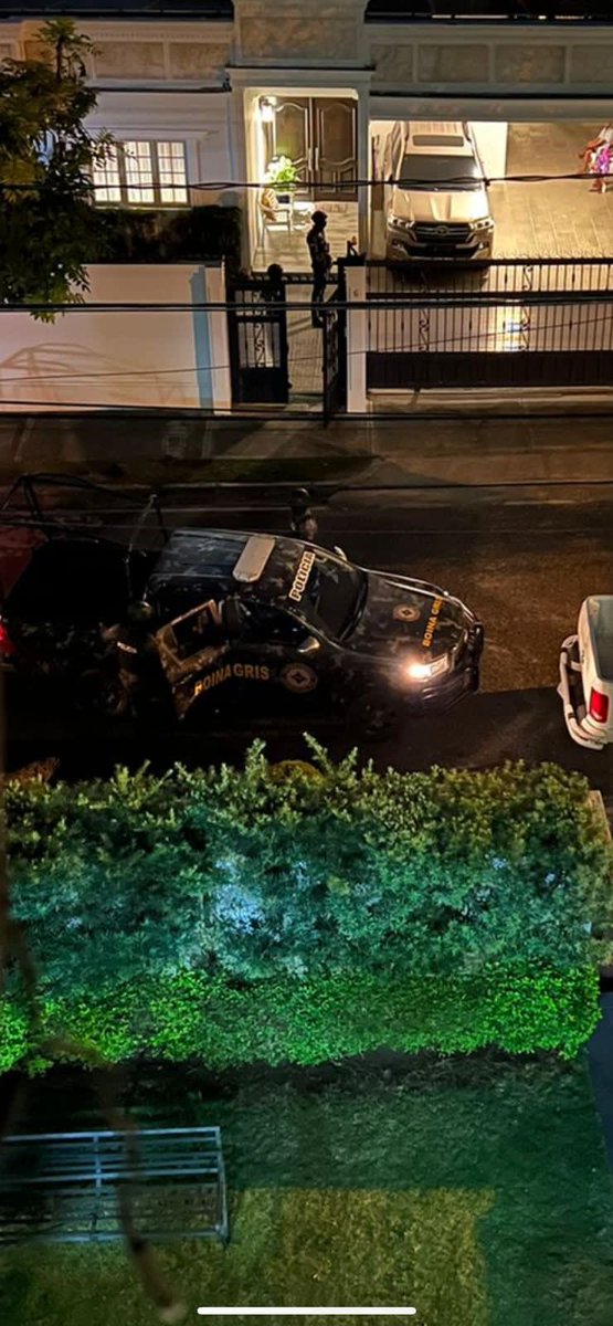 Anoche autoridades allanaron vivienda de ex ministro Administrativo de la Presidencia José Ramón Peralta <a href="/JoseRPeraltaF/">José Ramón Peralta F</a>  en Los Cacicazgos.   Noticia en desarrollo.
