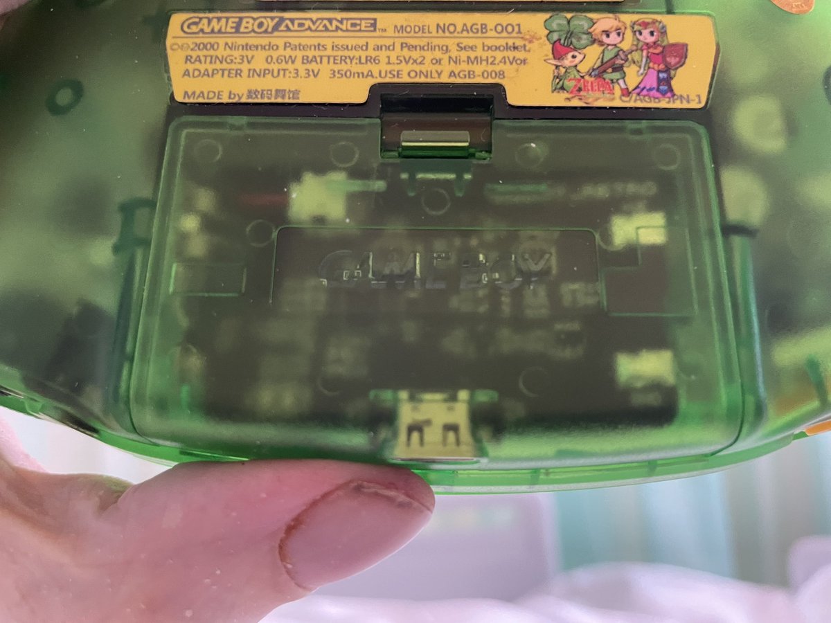 Check out my new heavily modded Minish Cap GBA! IPS V2 screen, voltage regulator, de-humming amp &amp; rechargeable battery for USB-C! Could a retro fan ask for more? Time for me to mod my GBC and GB in a similar way £ upgrade my GBA AGS-101 mod to IPS! ☺️ Updates to follow soon!