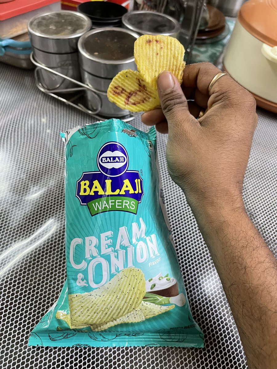 DevalDesai15's tweet photo. @Balaji_Wafers  please check your wafers quality. Found these bad quality wafers in this pack.  Images attached with batch number .  #balajiwafers https://t.co/oDcIKbPj88