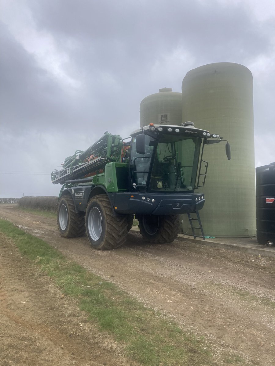 jonsweet7530's tweet photo. What a February we’ve had!!spring drilling and we urging getting a sniff of N35 fert. Match can’t make its mind up so far #farming #hazardcontracting #amazone # https://t.co/WMEJ6SDFQP