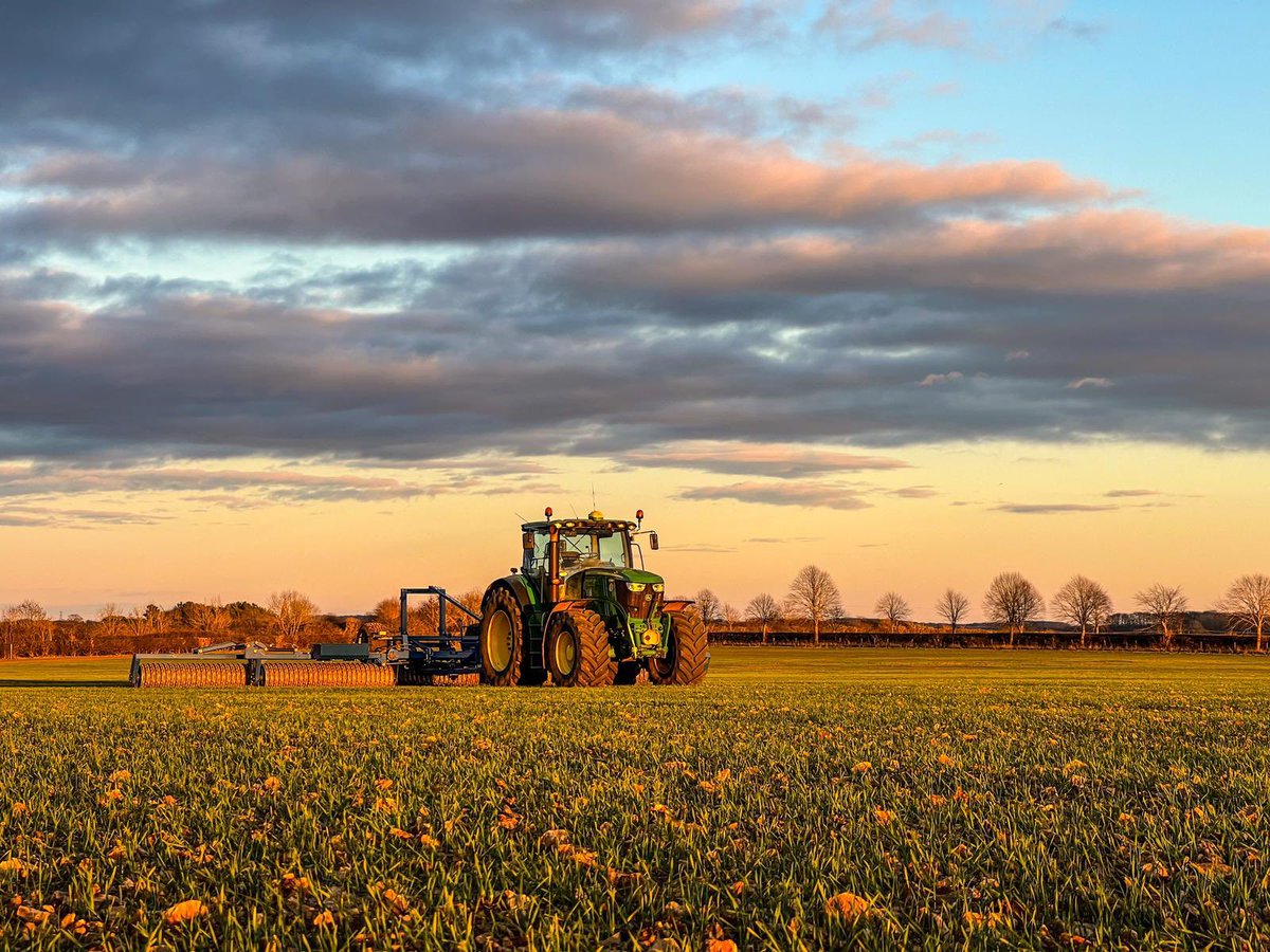 jonsweet7530's tweet photo. What a February we’ve had!!spring drilling and we urging getting a sniff of N35 fert. Match can’t make its mind up so far #farming #hazardcontracting #amazone # https://t.co/WMEJ6SDFQP