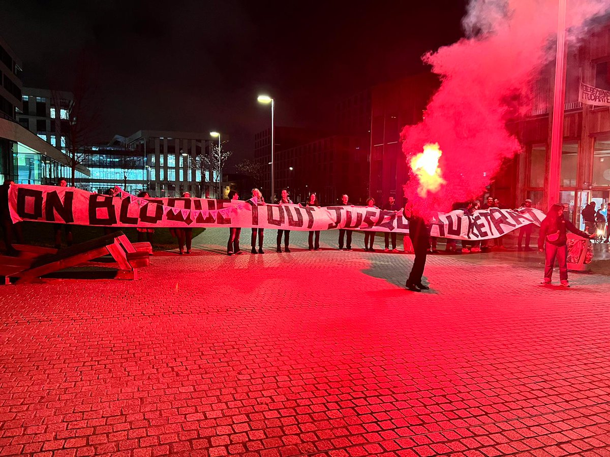 DAVISenlutte's tweet photo. 🎉🎉Merci pour cette fête de la #GreveGenerale 

Bravo aux collègues de Davis, à l'@AGinterpro Saint-Denis, à @acabane_epcc et aux étudiant.e.s de @Condorcet_mob 

💸Plus de 2500€ récolté pour la caisse de gréve
💸280€ de don @CgtRatp 

Et demain, ça continue ✊ #grevedubac https://t.co/EN7R67cdi4