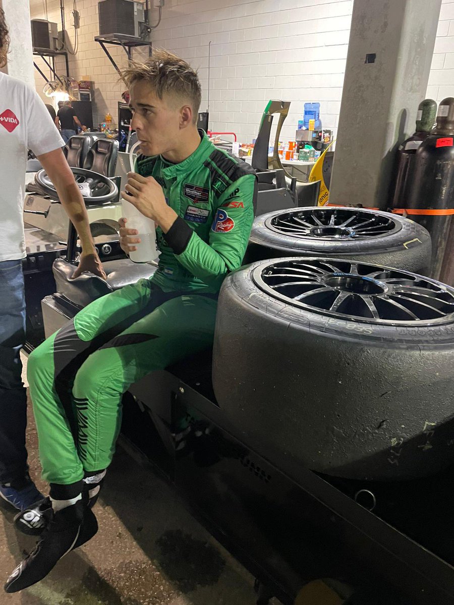 #SuperSebring ✅
Victoria en nuestro debut en el WEC con <a href="/CorvetteRacing/">Corvette Racing</a> !
P4 en IMSA con AWA en una carrera donde tuvimos que remontar del fondo con muy buen ritmo!
No se dan una idea lo físico y difícil mentalmente que fue este finde para mi!
Era un desafío personal y cumplimos