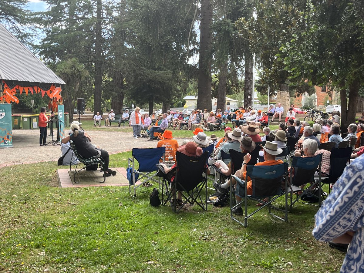 dginnivan's tweet photo. Fab day celebrating #Indi drivers to Fed.Integrity Commission. Highly engaged community; courageous persistent independent MPs and staff; #BeechworthPrinciples ⁦@helenhainesindi⁩ ⁦@Indigocathy⁩ ⁦⁦@TonyHWindsor⁩ ⁦⁦@voicesforindi⁩ ⁦@VoicesForAU⁩ https://t.co/LUu1EJAjBg